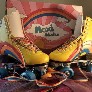NEW Moxie Rainbow Rider skates size 5 (size 6-6.5)